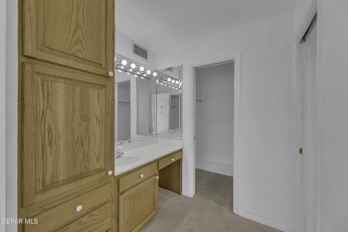 Photo of 612 SOMERSET Drive