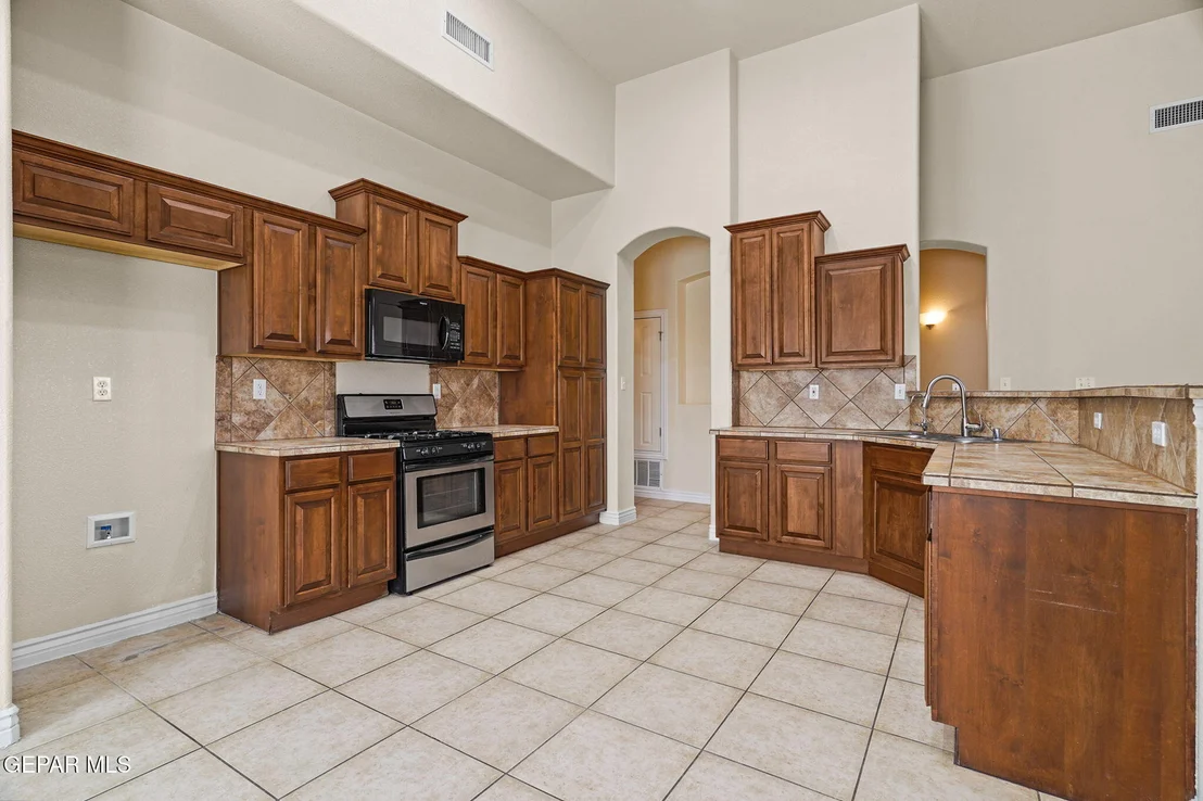 Photo of 5544 GUSTAVO MADRID Lane
