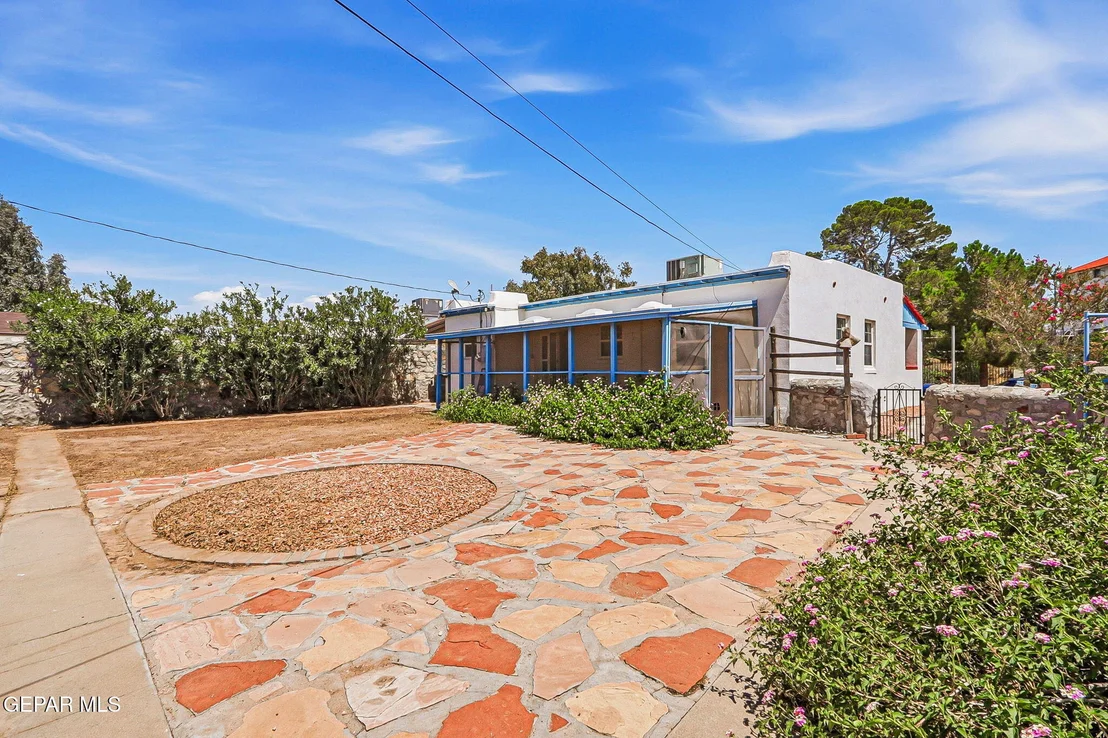Photo of 2037 CRESCENT Circle
