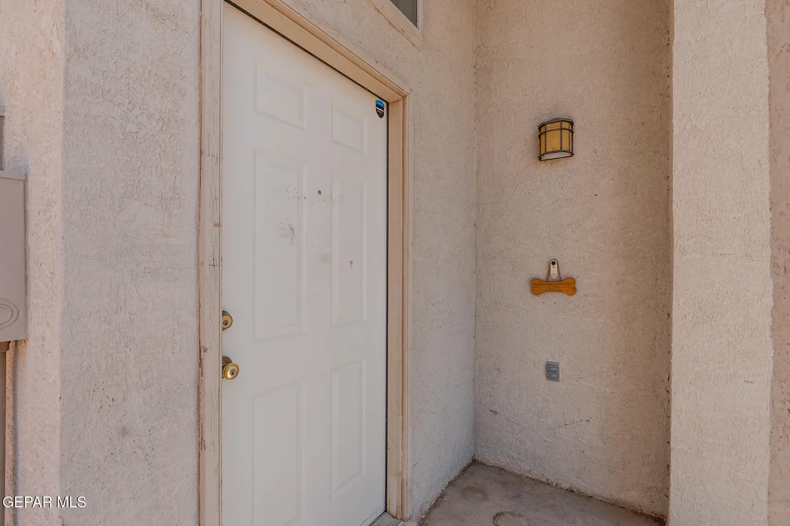 Photo of 5721 LAUREL CLARK Lane