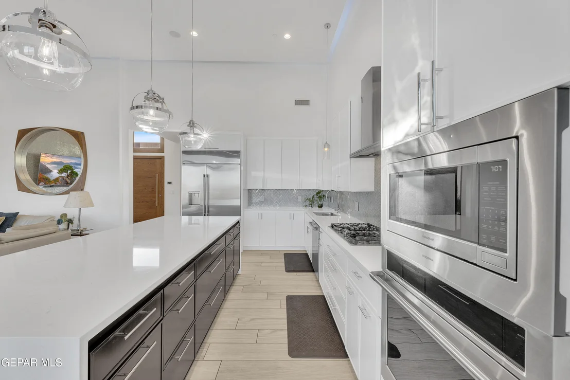 Photo of 386 ROCKY POINTE Drive