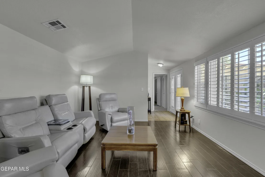 Photo of 801 MONTCLAIR Drive