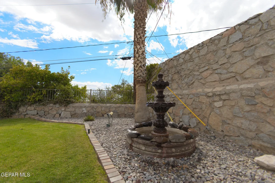 Photo of 417 INDIAN BLUFF Road