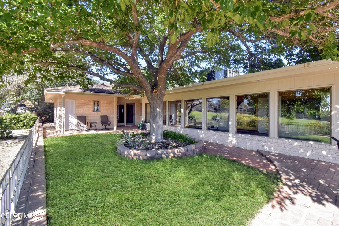 Photo of 849 River Oaks Drive