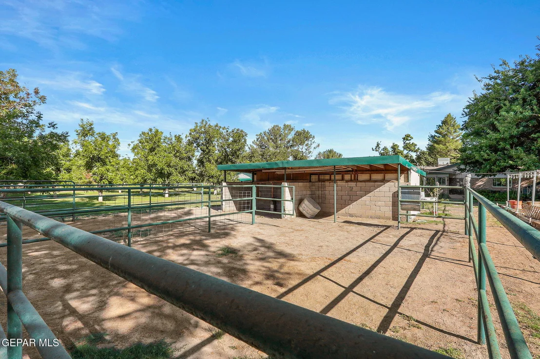 Photo of 136 LAURA GALE Drive