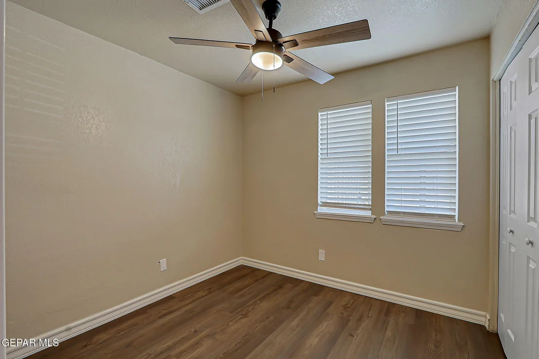 Photo of 7131 Clemente Avenue