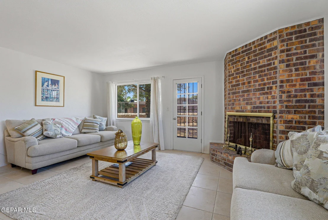 Photo of 8400 FURMAN Place