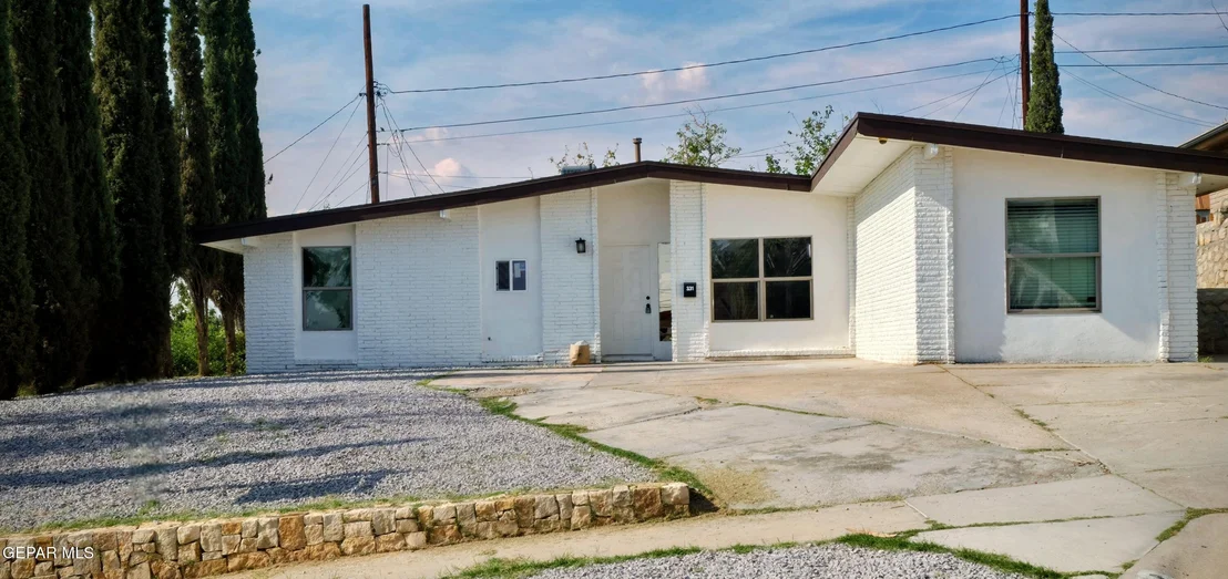 Photo of 331 CARNIVAL Drive