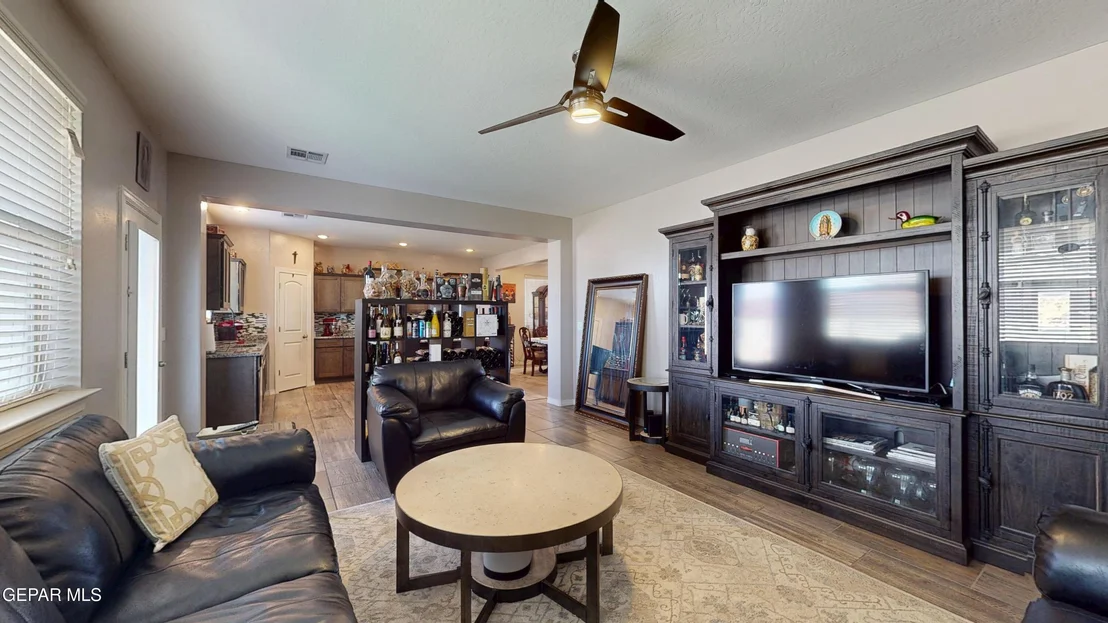 Photo of 129 N Manzanita Drive