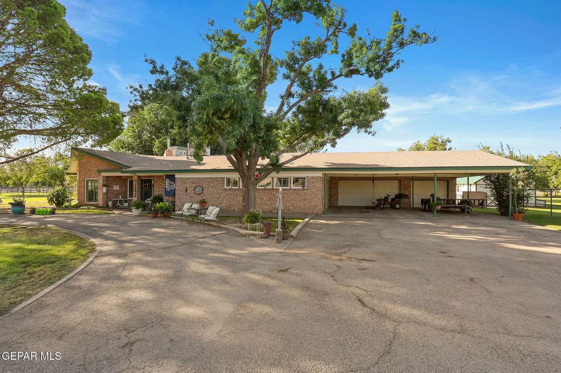 Photo of 136 LAURA GALE Drive