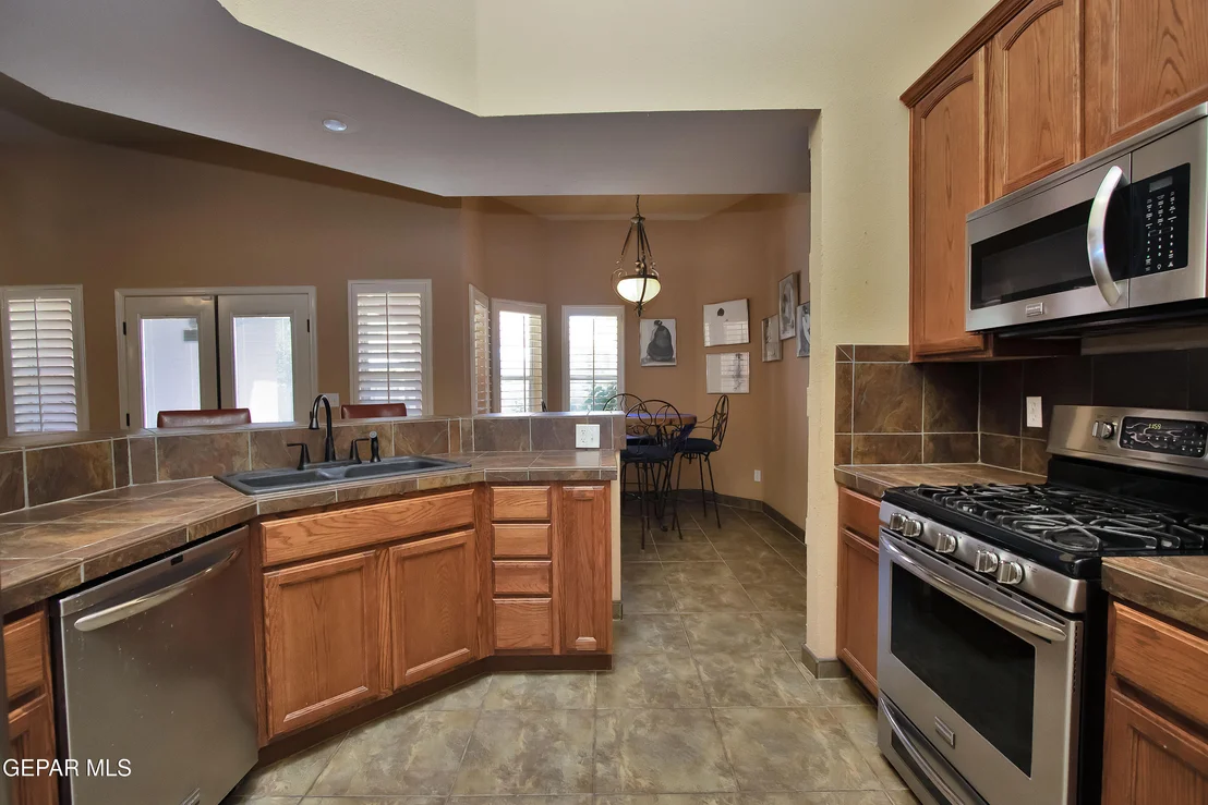 Photo of 920 TYLER SETH Avenue