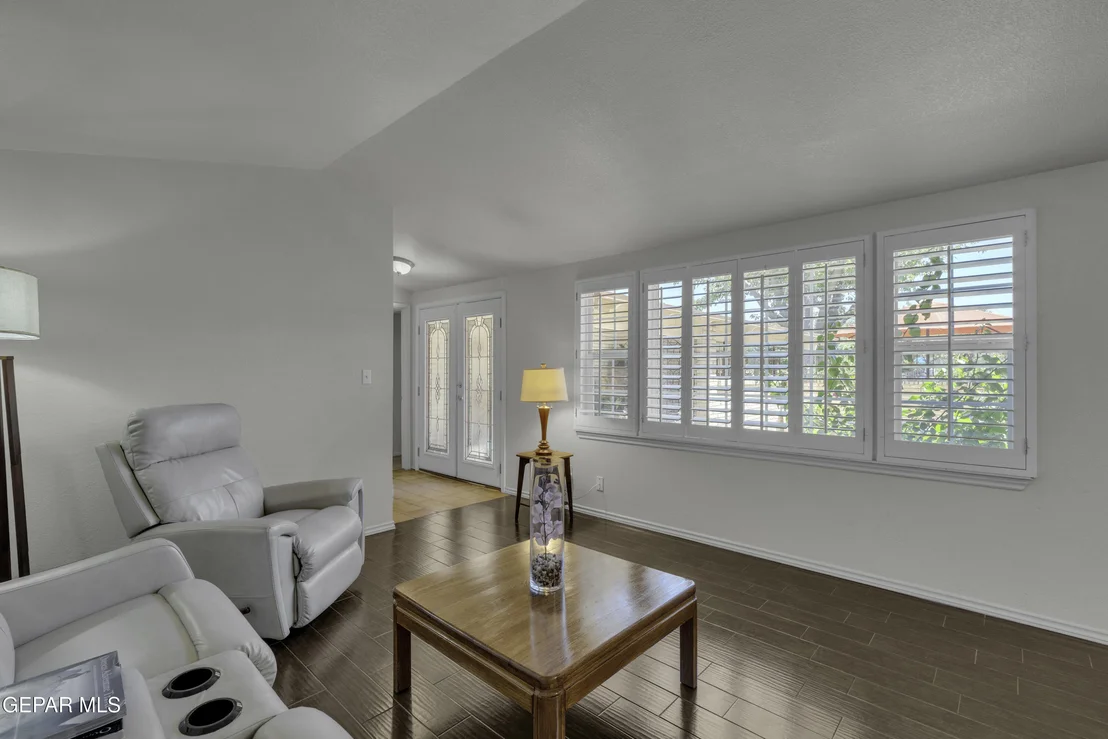 Photo of 801 MONTCLAIR Drive