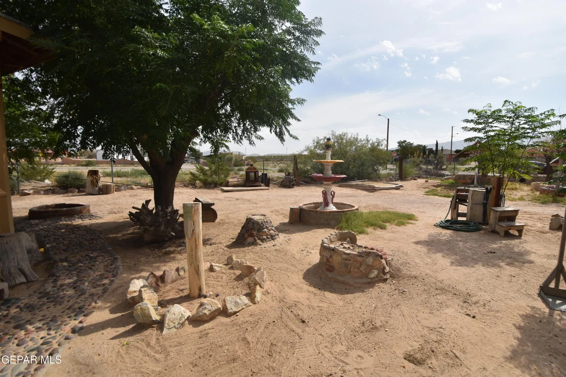 Photo of 8141 KIELY Road