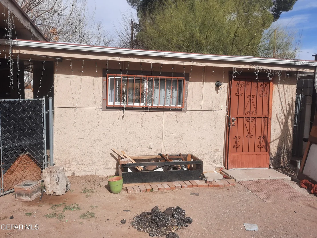 Photo of 8033 BOWEN Road