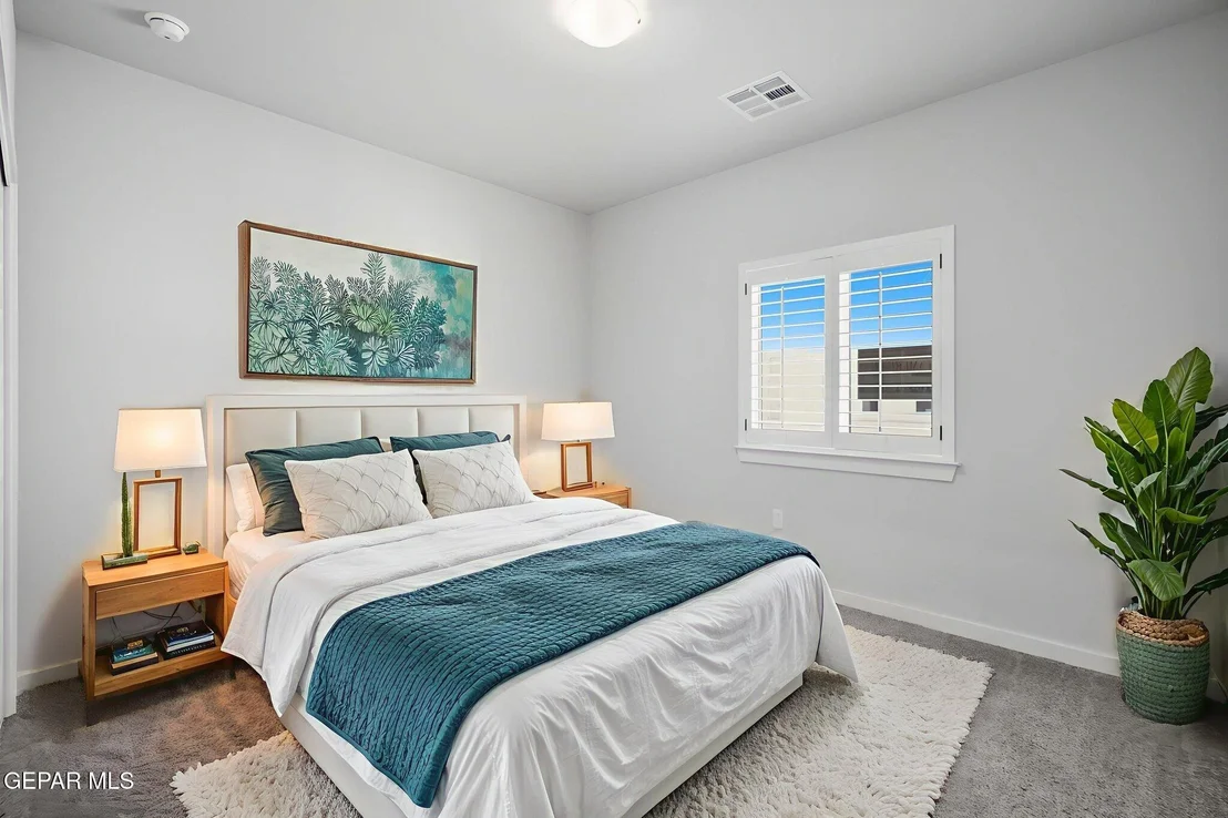 Photo of 925 Nayland Place