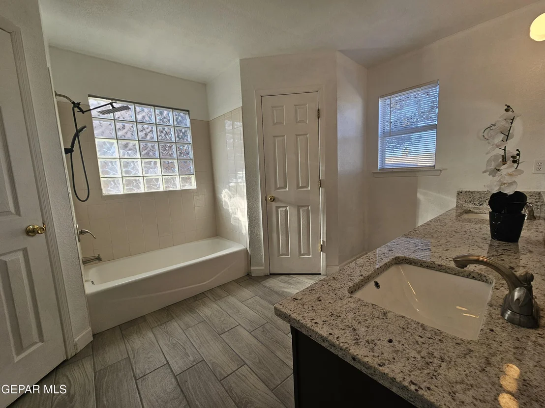 Photo of 2155 SUN MANOR Drive