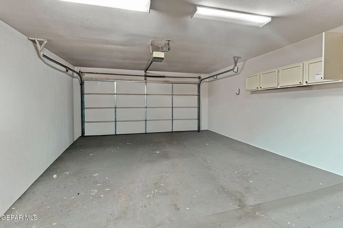Photo of 860 HEMPSTEAD Drive