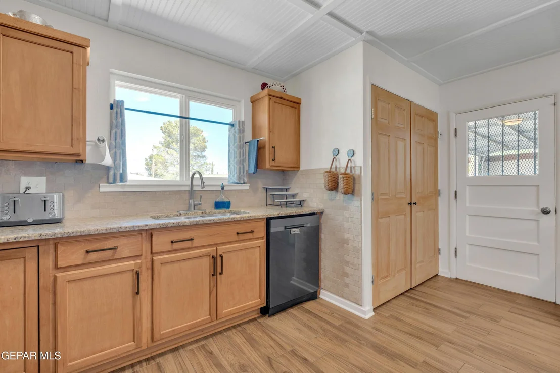 Photo of 400 Perth Court