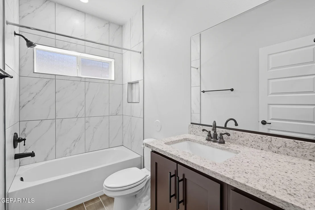 Photo of 925 Nayland Place