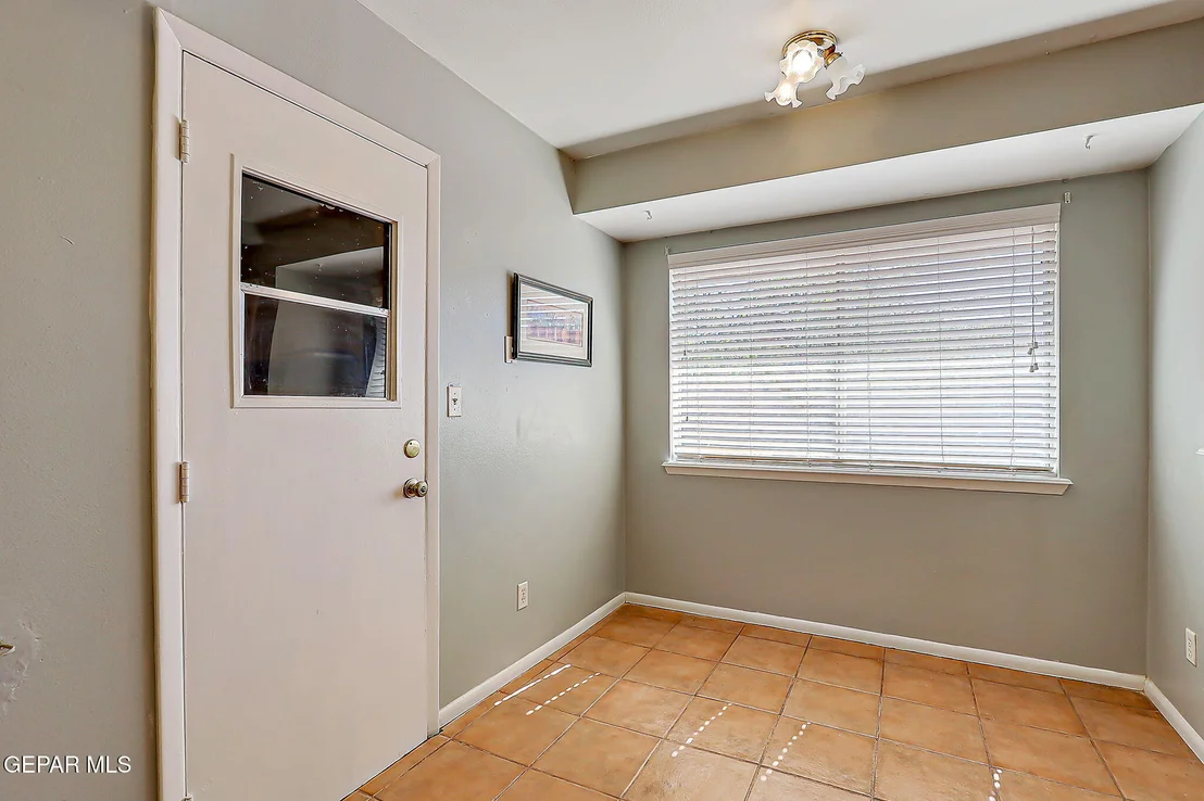 Photo of 7213 CLEMENTE Avenue