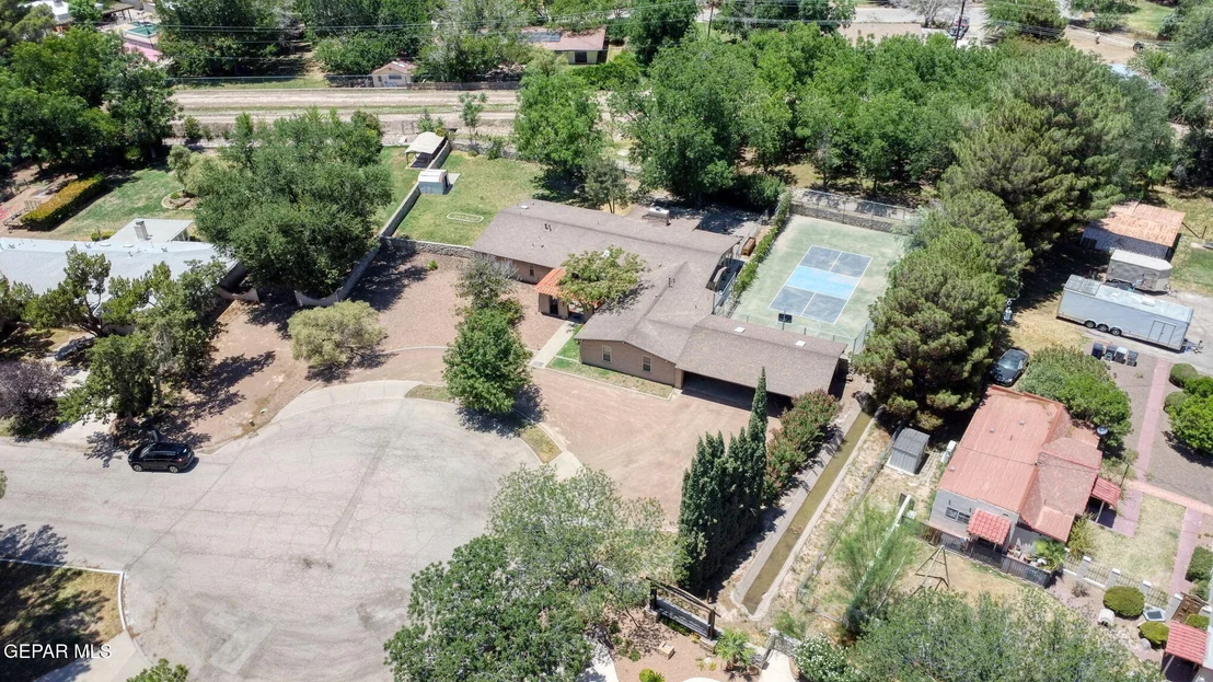 Photo of 713 LIVE OAK Drive