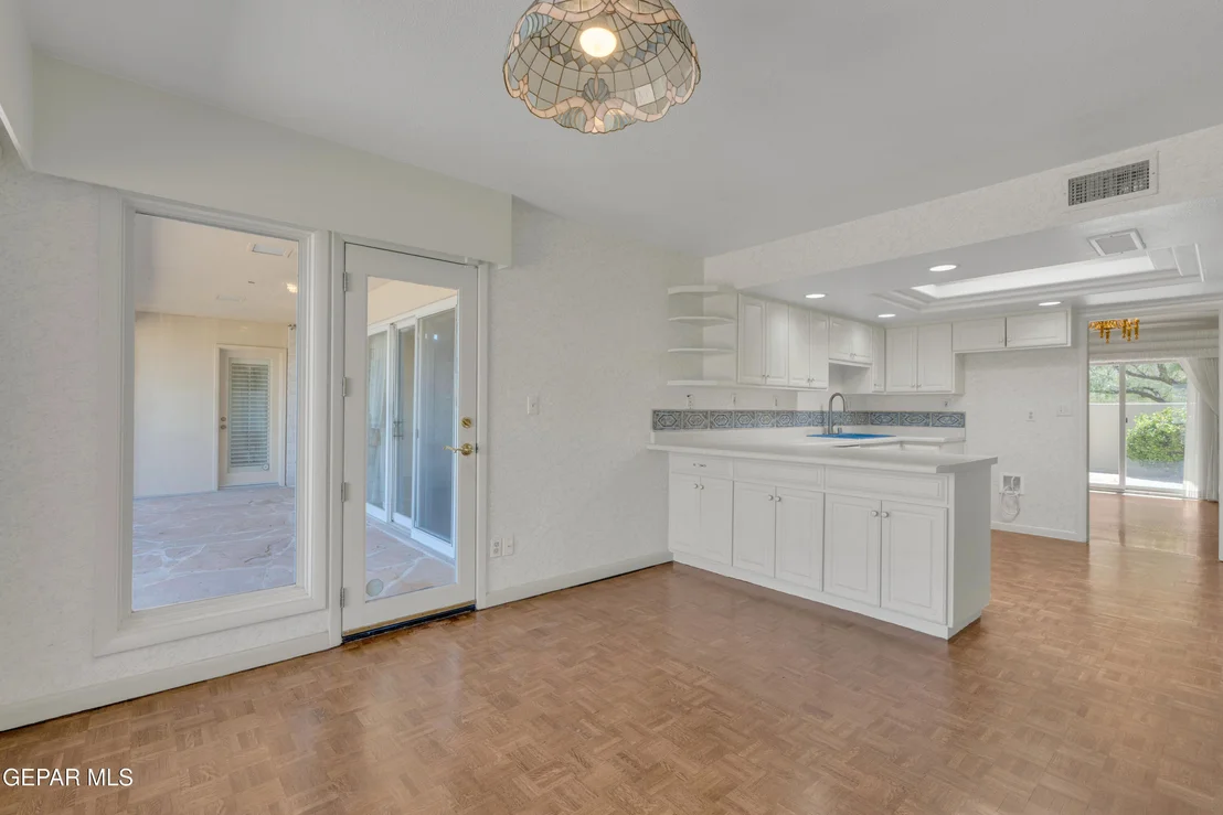 Photo of 913 THUNDERBIRD Drive