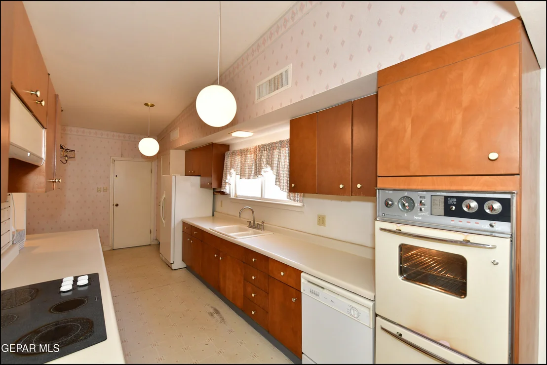 Photo of 9525 DESERT RIDGE Drive