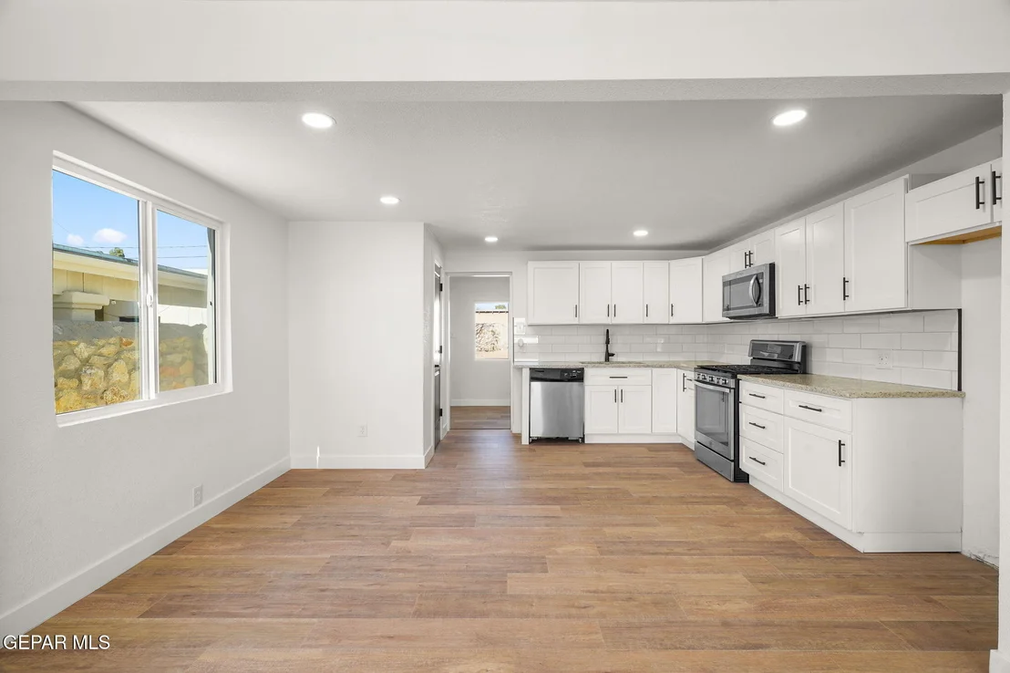 Photo of 3125 Mobile Avenue