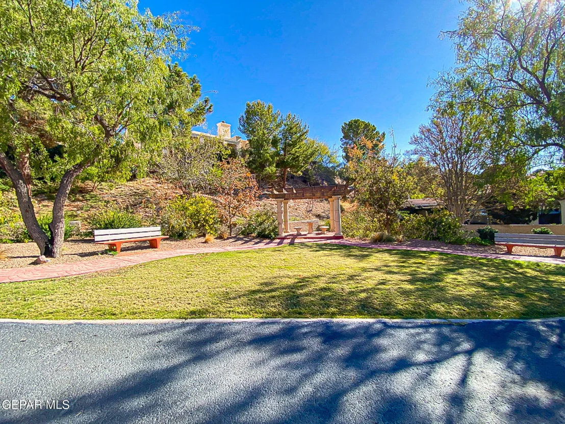Photo of 1013 LOS JARDINES Circle