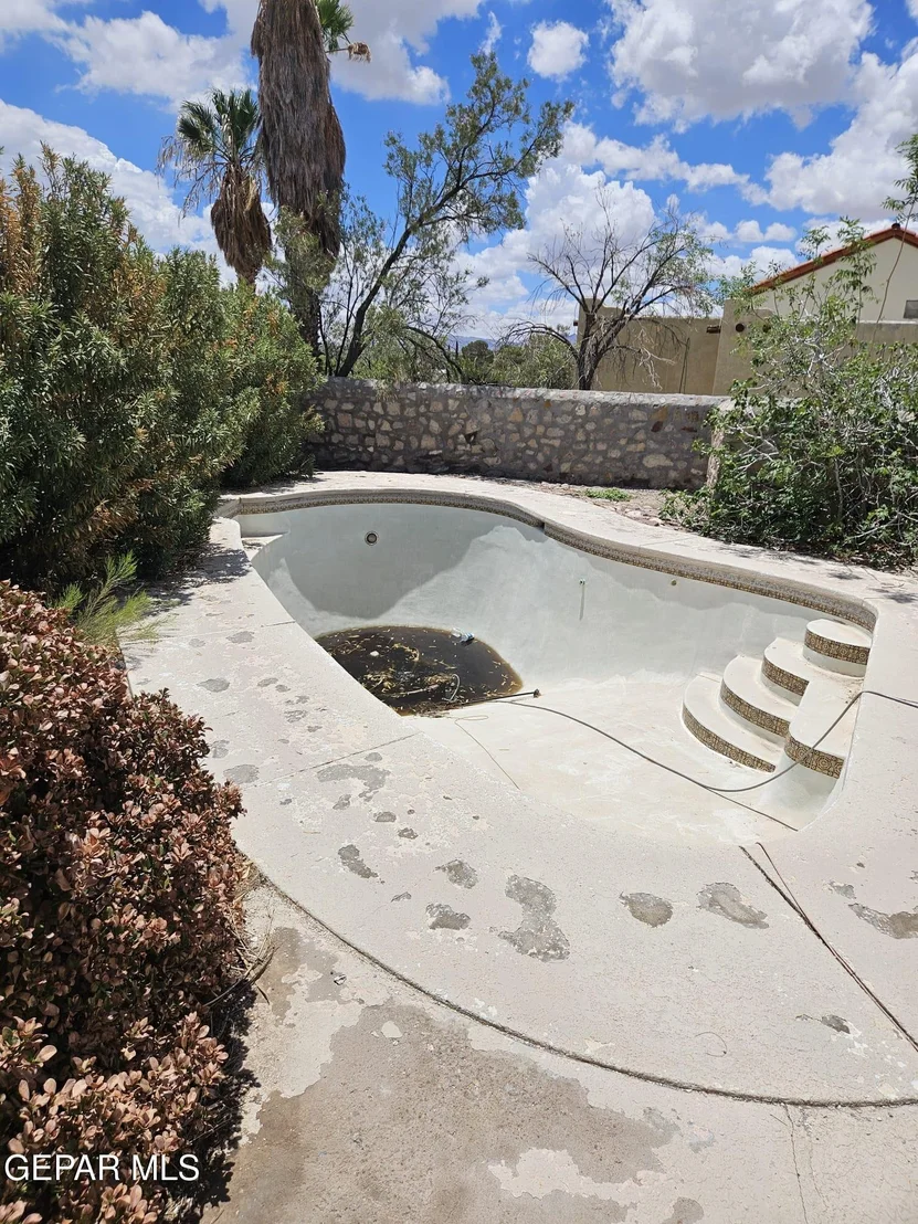 Photo of 704 ESPOLON Drive