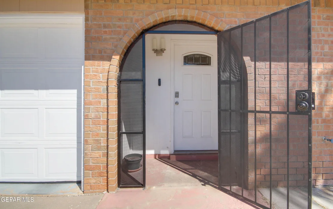 Photo of 5629 LONGVIEW Circle