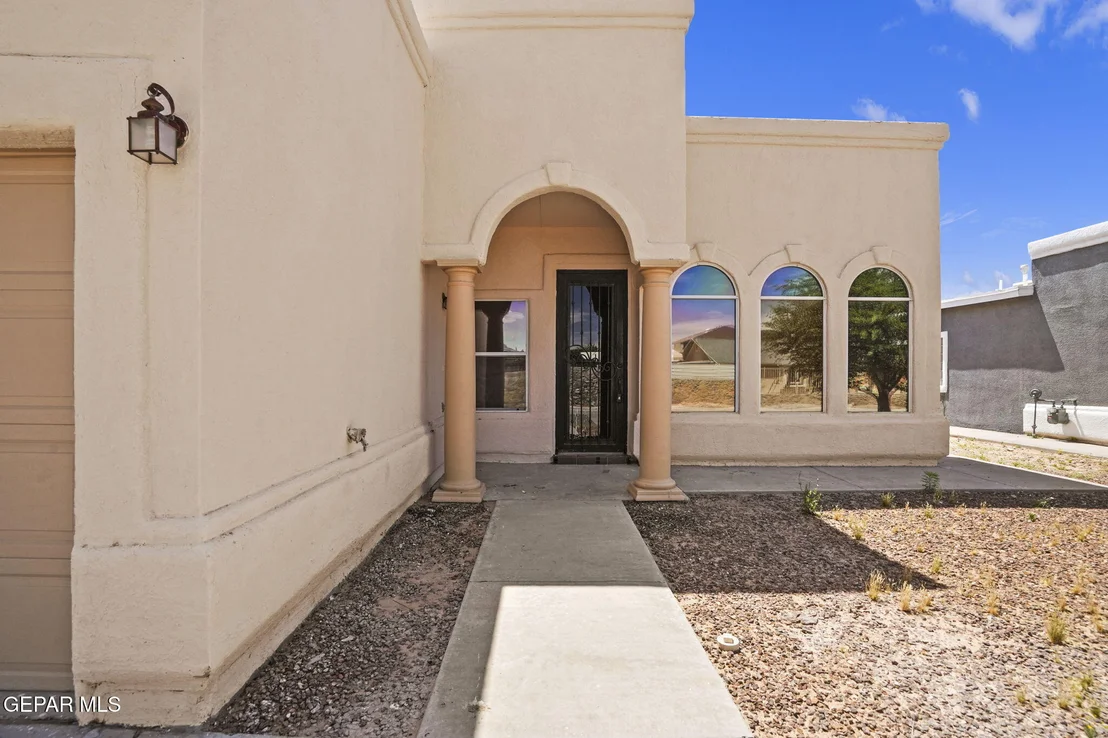 Photo of 813 Desert Bush Drive