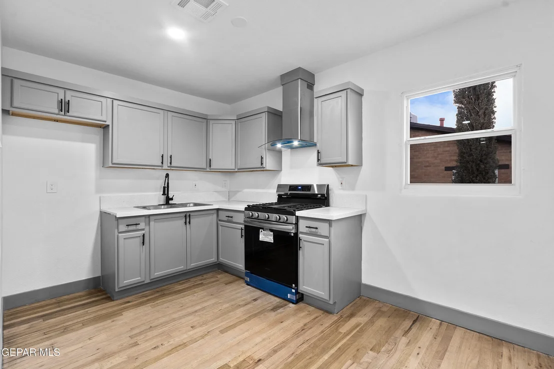 Photo of 3719 Jackson ave Avenue