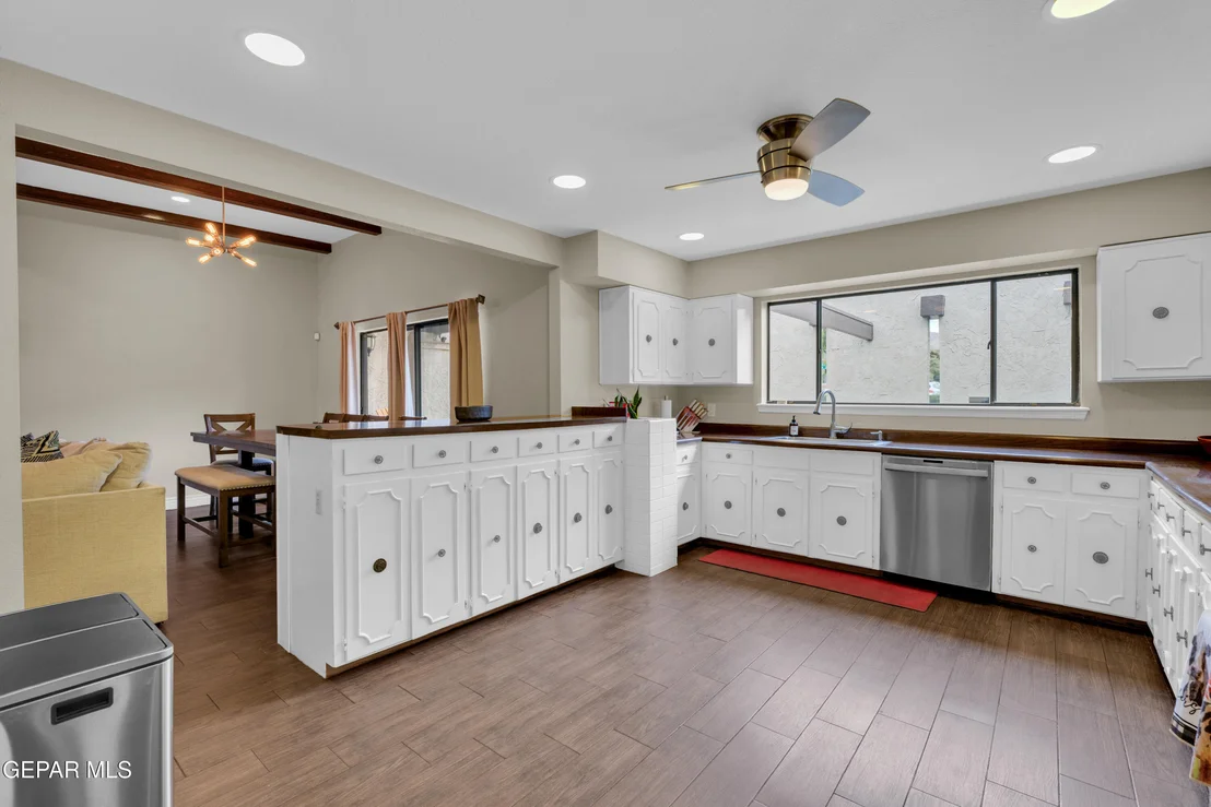 Photo of 425 VALPLANO Drive