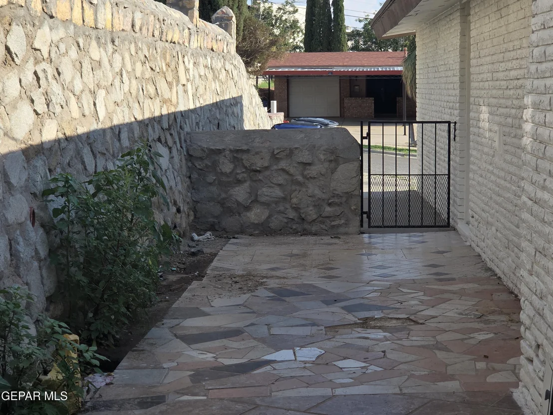 Photo of 331 CARNIVAL Drive