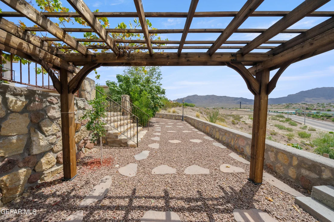 Photo of 7250 LONGSPUR Drive