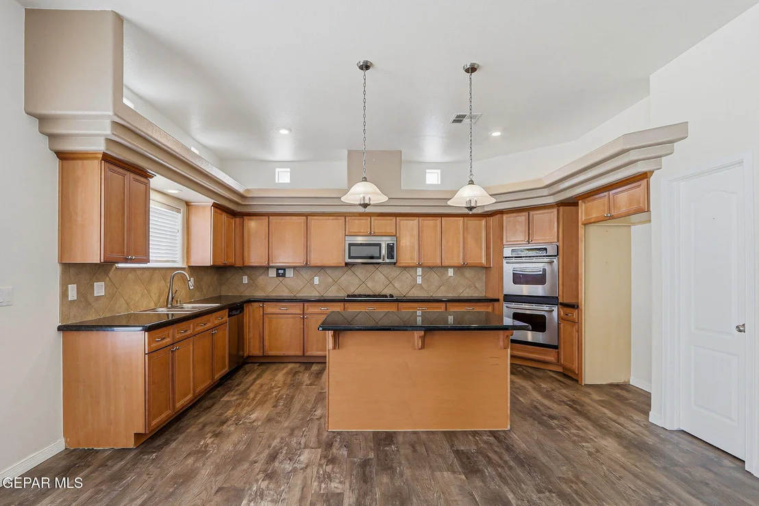 Photo of 6516 WIND RIDGE Drive