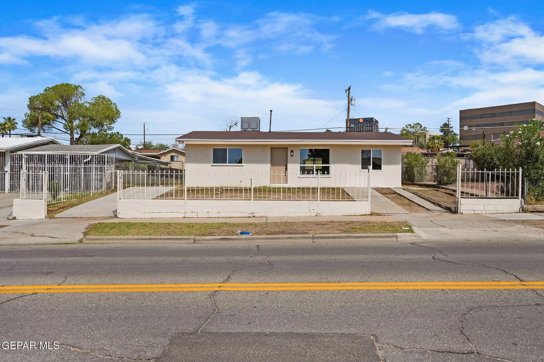 Photo of 919 N CLARK Drive
