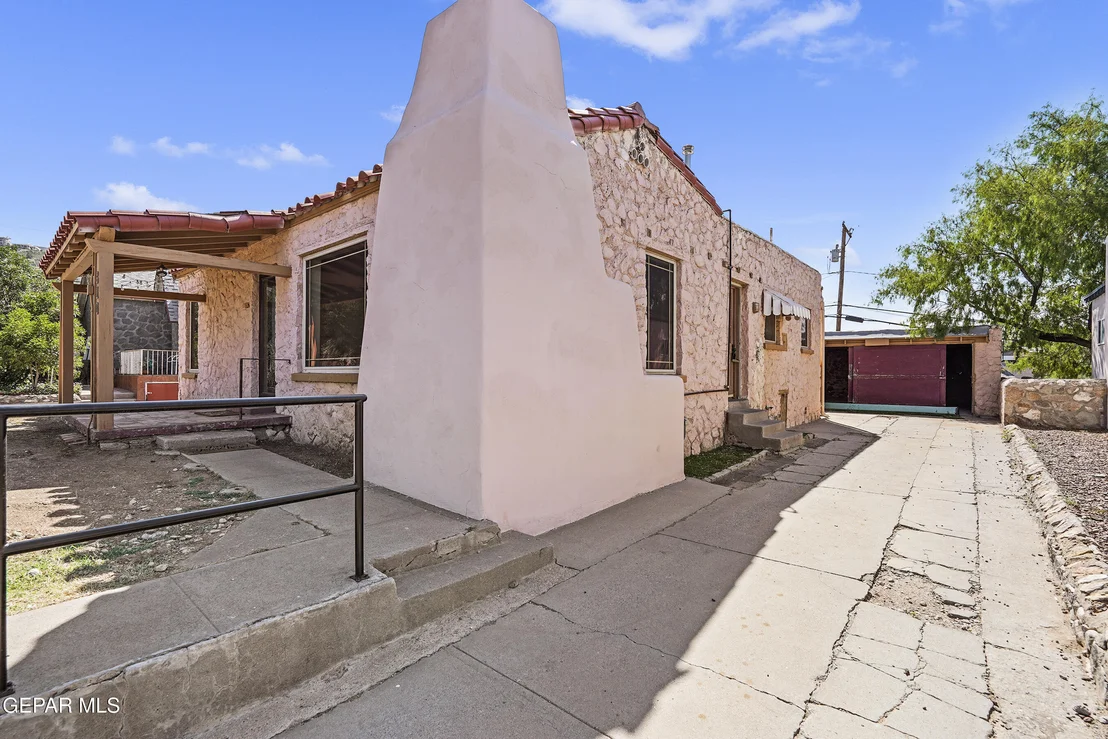 Photo of 810 MESITA Drive