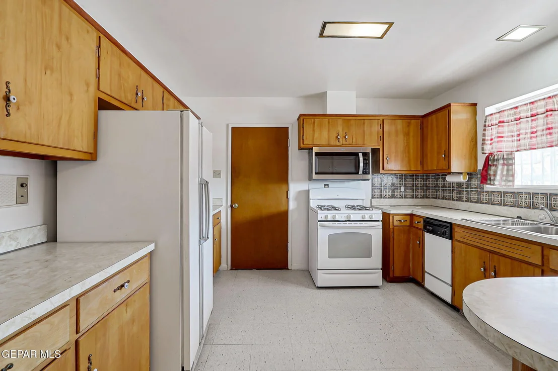 Photo of 4209 NORFOLK Lane