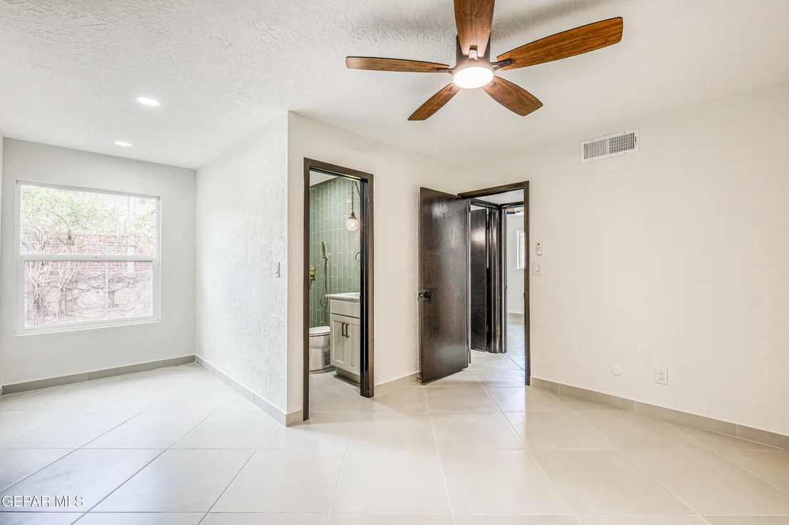 Photo of 712 CARABINAS Way