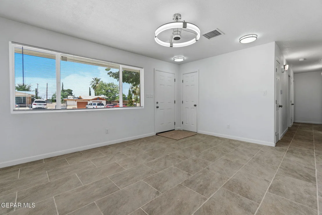 Photo of 4948 Royal Drive