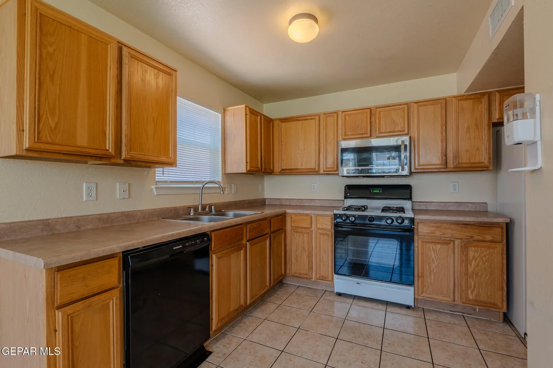 Photo of 5721 LAUREL CLARK Lane