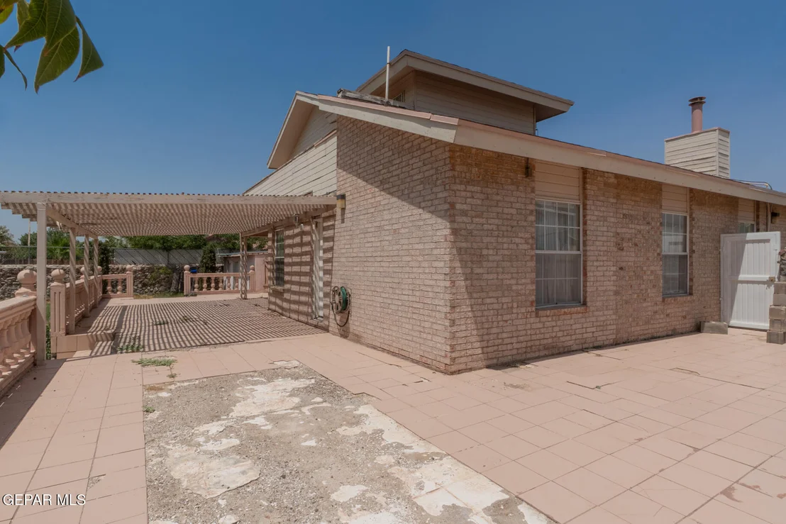Photo of 5920 W VALLEY Circle