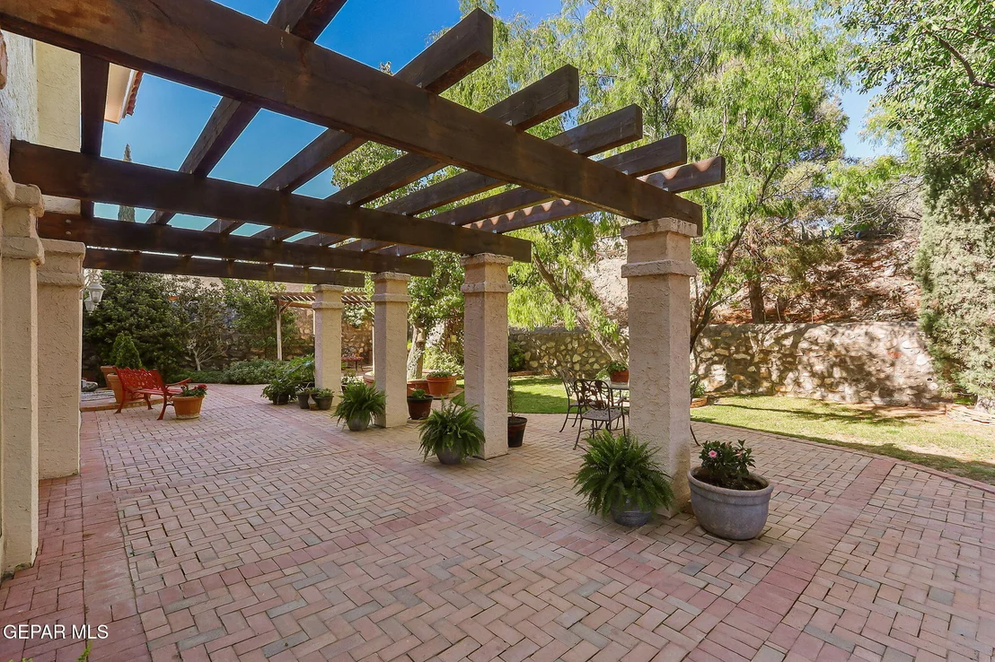 Photo of 628 SPRING CREST Drive