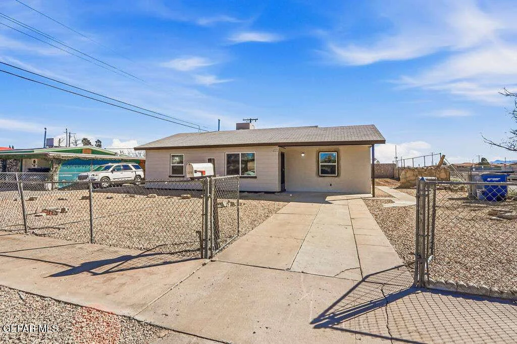 Photo of 5000 MEADE Court