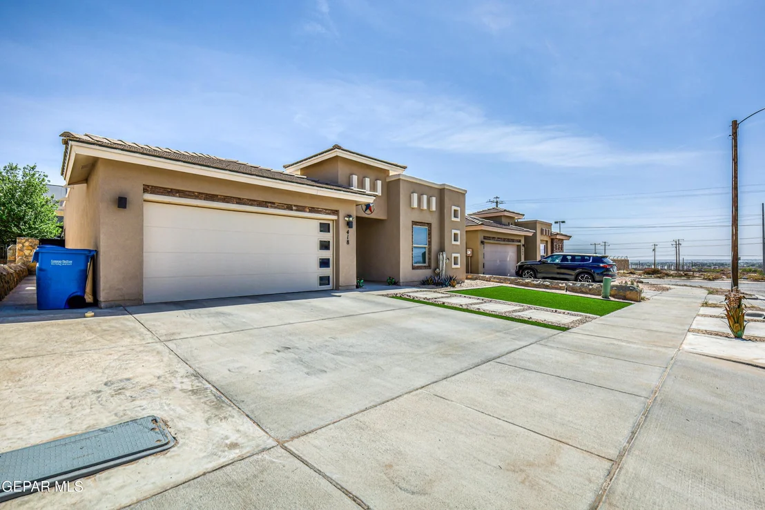 Photo of 418 S MANZANITA Drive