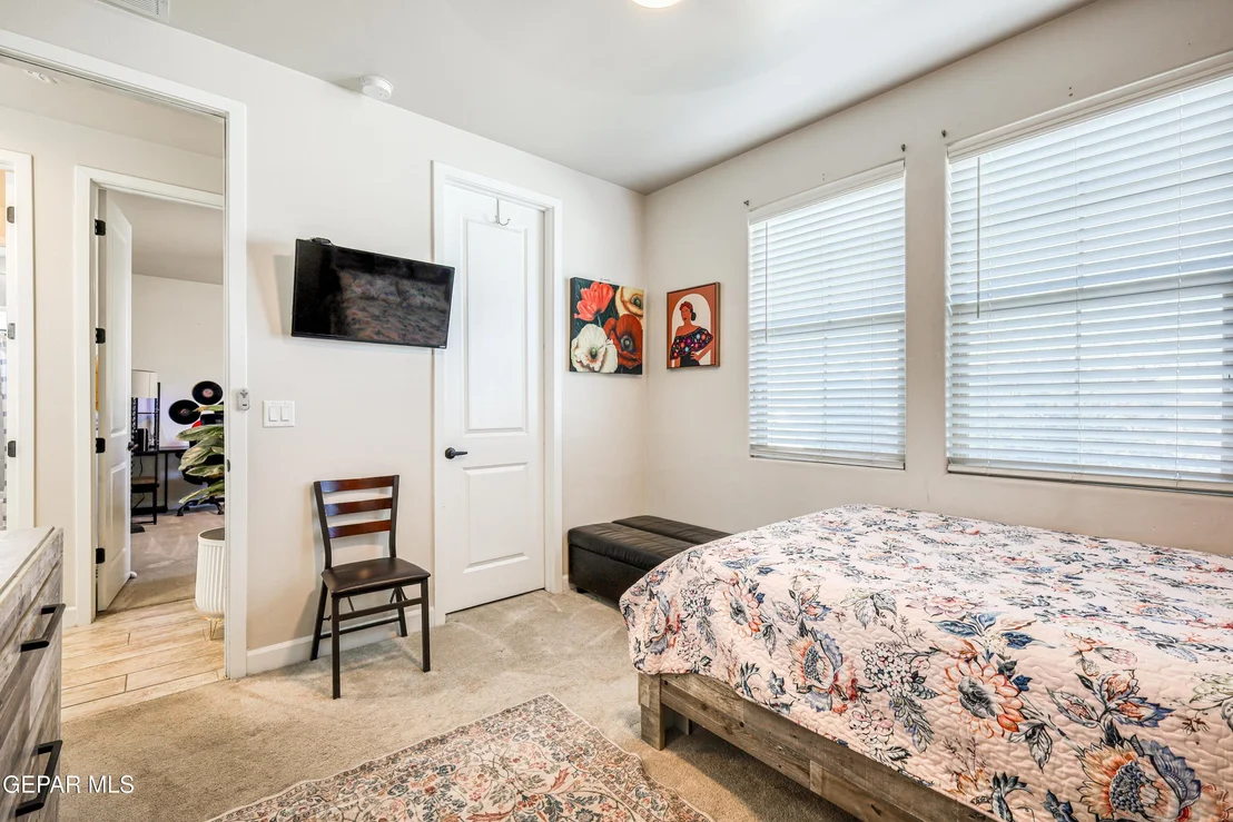 Photo of 5892 VALLE SONAR Avenue