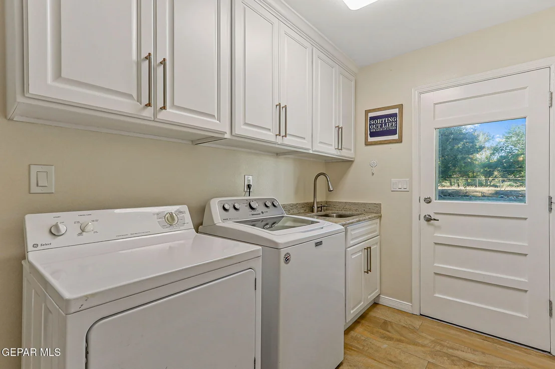 Photo of 717 LIVE OAK Drive