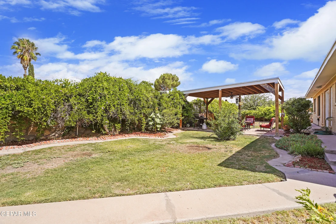 Photo of 207 SERRANIA Drive